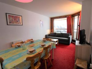 a living room with a table and a couch at Appartement Avoriaz, 2 pièces, 6 personnes - FR-1-633-39 in Morzine