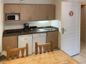 Dapur atau dapur kecil di Appartement Les Orres, 2 pièces, 5 personnes - FR-1-322-452