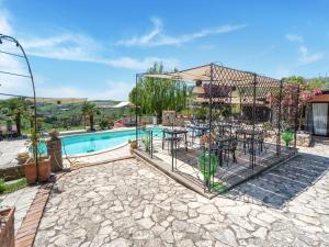 Bazén v ubytování Villa in Monterotondo with Pool & Tiber Views nebo v jeho okolí