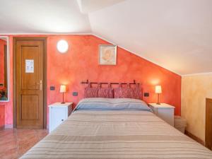 Postel nebo postele na pokoji v ubytování Villa in Monterotondo with Pool & Tiber Views + 32 fotografií