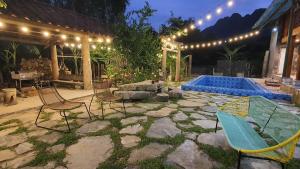 Πισίνα στο ή κοντά στο Ha Giang Loop Hostel & Tours