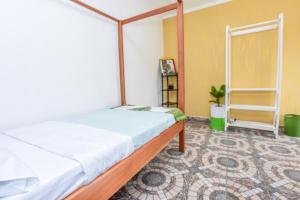 Postel nebo postele na pokoji v ubytování Enkayz Mombasa