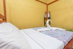 Postel nebo postele na pokoji v ubytování Enkayz Mombasa