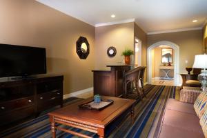 a living room with a couch and a tv at Boardwalk Inn in Kemah