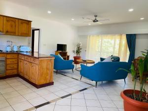 Gallery image of Pieds Dans L’Eau Holiday Apartments in Mahe