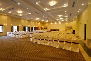 A área empresarial e/ ou a sala de conferências de Chitwan Paradise Hotel
