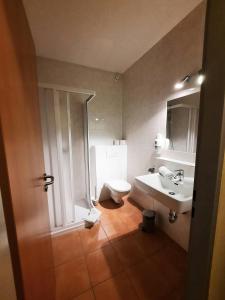 Koupelna v ubytování Gasthof Sauer GmbH + 19 fotografií