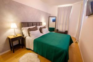 Ένα ή περισσότερα κρεβάτια σε δωμάτιο στο OSIRIS Luxury Apartment