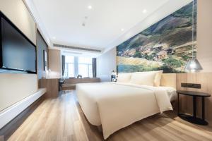 Ένα ή περισσότερα κρεβάτια σε δωμάτιο στο Atour Hotel Nanning North Lake Railway Station