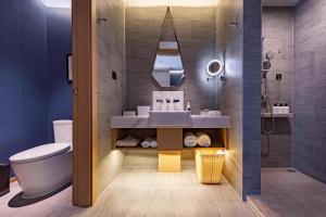 Ένα μπάνιο στο Atour Hotel Rizhao Dongyi Town +26 φωτογραφίες
