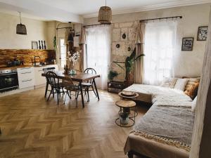 Fotografia z galérie ubytovania Lunaria Annua Coeur Centre-Historique Avignon, à deux pas du Palais, 4-5 personnes Clim Wifi v Avignone