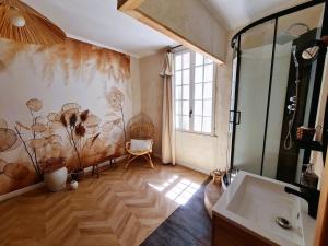 Fotografia z galérie ubytovania Lunaria Annua Coeur Centre-Historique Avignon, à deux pas du Palais, 4-5 personnes Clim Wifi v Avignone