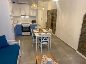 Gallery image of BIANCO BLUE in Tinos