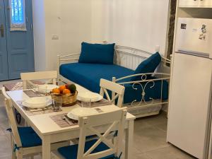 A kitchen or kitchenette at BIANCO BLUE