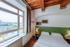 Łóżko lub łóżka w pokoju w obiekcie Hotel Mulino di Firenze - WorldHotels Crafted