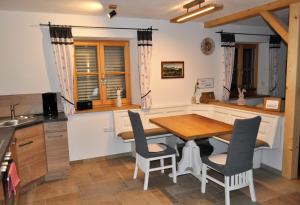 Kuchyň nebo kuchyňský kout v ubytování Ferienwohnung Reiter