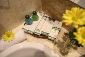 Ein Badezimmer in der Unterkunft Lorin Syariah Solo Hotel