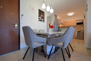Kuchyň nebo kuchyňský kout v ubytování Apartment Lucy