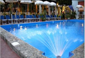 Bazén v ubytování Hotel La Playa nebo v jeho okolí