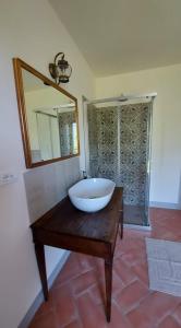 Koupelna v ubytování LA CA' DEI COMARI - Locanda da Tullio