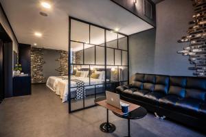 Embledon Hotel客房内的一张或多张床位