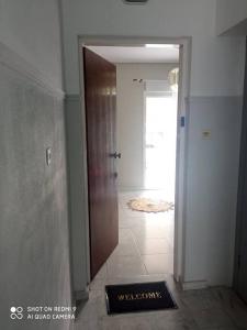 Kúpeľňa v ubytovaní Lemon - HappyHostGr - Downtown Apartment