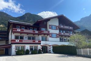 Nespecifikovaný výhled na hory nebo výhled na hory při pohledu z hotelu