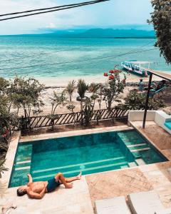 Вид на басейн у Serenity Luxurious Beachfront Villa & Spa with private Infinity Pool, 8 Guests або поблизу