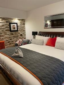 Łóżko lub łóżka w pokoju w obiekcie Woodstock Courtyard