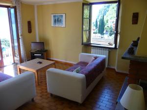 a living room with a couch and a table at Casa Nobiallo in Menaggio