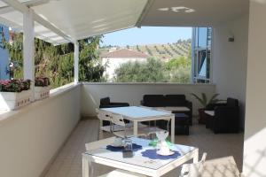 a patio with a table and chairs on a balcony at Il Pozzo in San Benedetto del Tronto