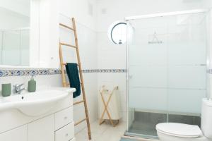 Ένα μπάνιο στο Surf Yoga Ericeira Guest House