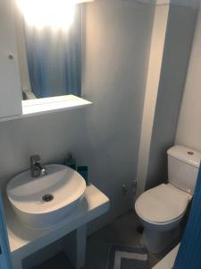 A bathroom at Cactus Beach Paros