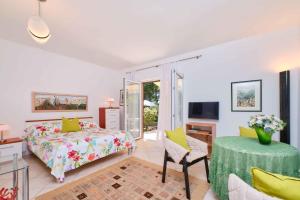 Posteľ alebo postele v izbe v ubytovaní Apartments in Mali Losinj 14834