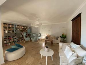 Posezení v ubytování Hôtel La Lagune