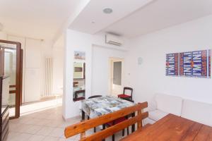 Posezení v ubytování N044 - Numana, nuovo trilocale con aria condizionata e parcheggio + 12 fotografií