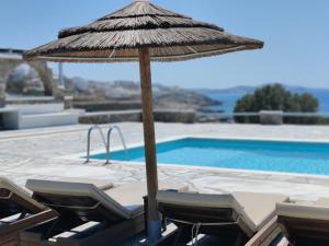 Bazén v ubytování Sofia's Bungalows Mykonos nebo v jeho okolí