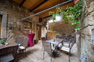 a patio with tables and chairs in a stone building at GoldGemäuer Appartements - kostenlose Parkplätze in Ochsenfurt