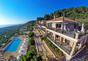 een luchtzicht op een huis met een zwembad bij Natura Club Hotel & Spa - Adults Only in Kyparissia