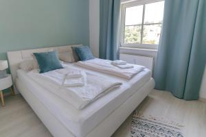 Postel nebo postele na pokoji v ubytování Velden Appartements am Wörthersee