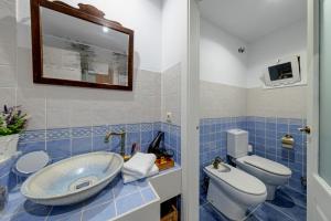 A bathroom at La Fornal