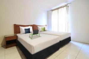 Postel nebo postele na pokoji v ubytování Urbanview Hotel Mroom PH Kemang
