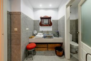 A bathroom at La Fornal