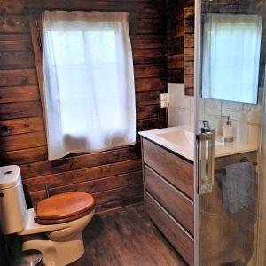 Kúpeľňa v ubytovaní Mas Olivella Cabaña Grande (Big Cabin)