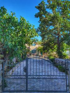 a gate at the end of a driveway at Villa Dvori Dida Mile in Sveti Petar