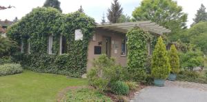 a small house with ivy growing around it at Quartier SansSouci Hostel in Potsdam