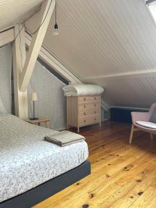 a bedroom with a bed and a table and a chair at La Maison Blatin - 2 chambres & parking in Clermont-Ferrand