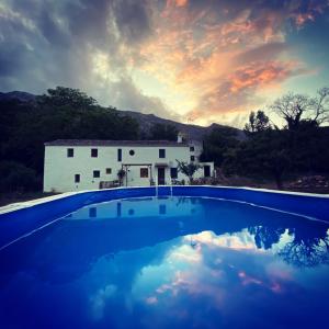 The swimming pool at or close to Molino de Simón