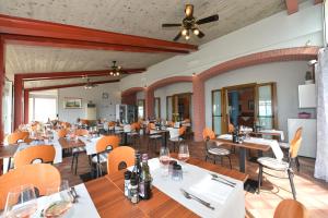 Restoran või mõni muu söögikoht majutusasutuses Hotel Panoramica