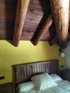A bed or beds in a room at Hotel Molino Alto